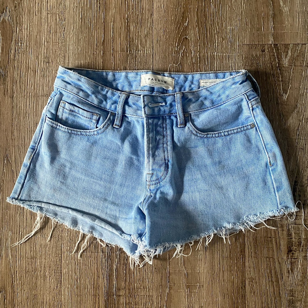 PacSun mid rise jean shorts. Size 22 but fits like a 00. Like new condition.